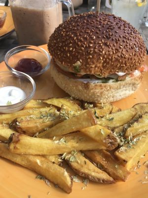 Burger Chilli BBG at Mundo Vegan - Vegan World in Funchal