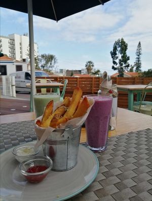 Dose de batata + 2 smoothies at Mundo Vegan - Vegan World in Funchal