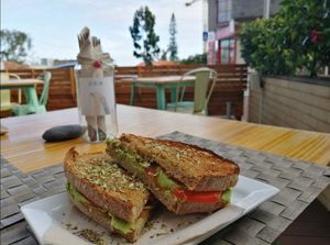 Tosta de abacate e tomate at Mundo Vegan - Vegan World in Funchal