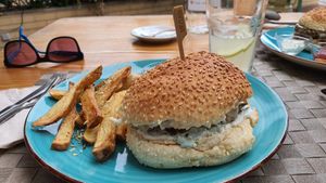 French burger at Mundo Vegan - Vegan World in Funchal