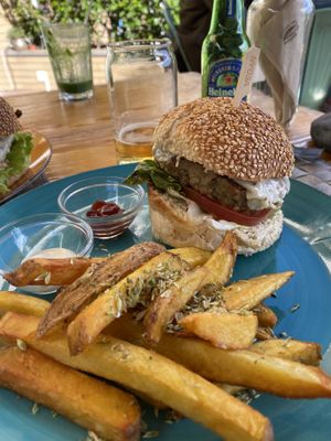  Burger Parisienne #Veganuary at Mundo Vegan - Vegan World in Funchal