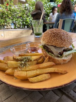  Umami Burger #Veganuary at Mundo Vegan - Vegan World in Funchal