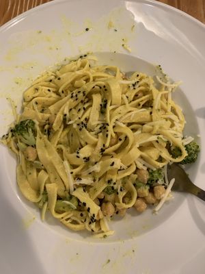 Tagliatelle with saffron, broccoli and chickpeas  at Mundo Vegan - Vegan World in Funchal