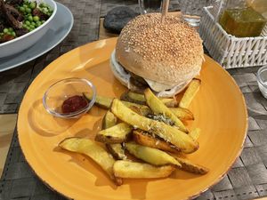 Parisians burger  at Mundo Vegan - Vegan World in Funchal