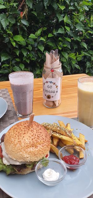Umami Burger at Mundo Vegan - Vegan World in Funchal