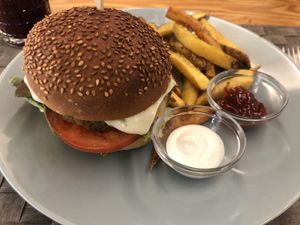 Parisienne Burger #Veganuary at Mundo Vegan - Vegan World in Funchal