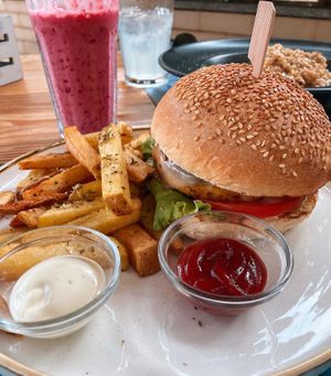 BBQ burger   at Mundo Vegan - Vegan World in Funchal