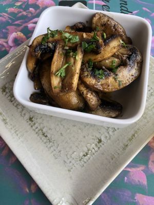 Sautéd mushrooms   at Mundo Vegan - Vegan World in Funchal