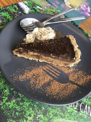 Snickers tart   at Mundo Vegan - Vegan World in Funchal