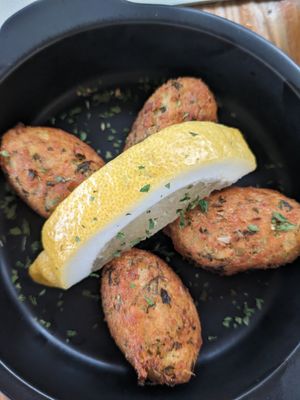 Pasteia de Bicalhau at Mundo Vegan - Vegan World in Funchal