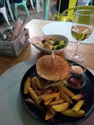 The "Umami Burger" plus side vegetables. at Mundo Vegan - Vegan World in Funchal