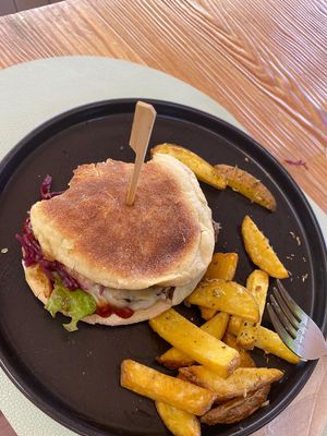 Burger Berlim & Get Dirty at Mundo Vegan - Vegan World in Funchal