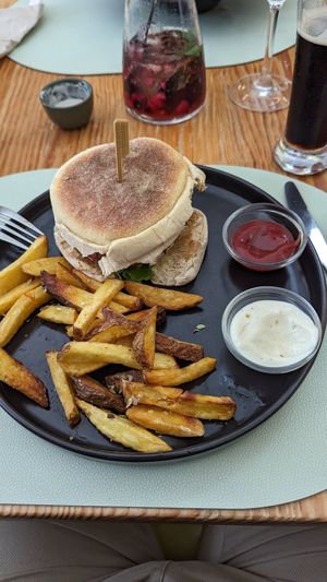 Get dirty burger at Mundo Vegan - Vegan World in Funchal