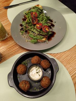 Starters. Happy heart bruschetta - yummy! And ‘special balls’ - these are just falafels but still nice  at Mundo Vegan - Vegan World in Funchal