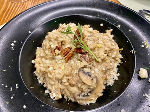 Risotto “A la Mundo Vegan” - mix mushroom, pecan nuts, thyme, and lemon  at Mundo Vegan - Vegan World in Funchal