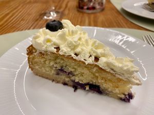 Lemon blueberry pie  at Mundo Vegan - Vegan World in Funchal