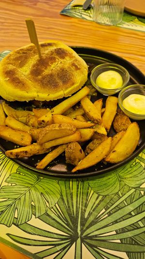 Get dirty burger at Mundo Vegan - Vegan World in Funchal