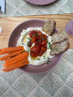 Hummus  at Mundo Vegan - Vegan World in Funchal