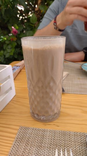 Proteico smoothie (banana, oats, peanut butter, cocoa, linseeds) at Mundo Vegan - Vegan World in Funchal