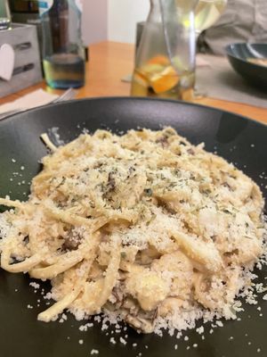 Carbonara pasta with mushrooms  at Mundo Vegan - Vegan World in Funchal