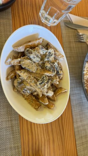 Frites with mushroom   at Mundo Vegan - Vegan World in Funchal