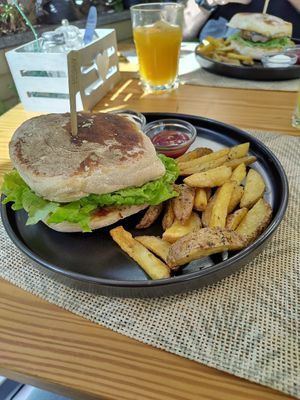 Dirty burger at Mundo Vegan - Vegan World in Funchal