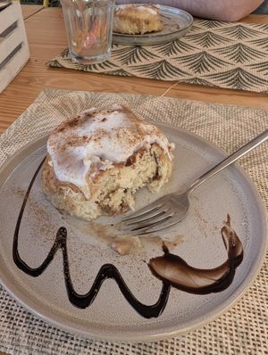 Cinnamon bun at Mundo Vegan - Vegan World in Funchal