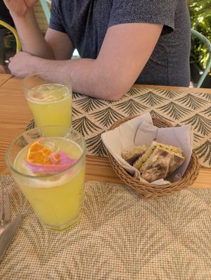 Garlic bread and lemonades at Mundo Vegan - Vegan World in Funchal