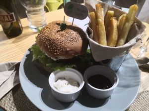 Be kind burger at Mundo Vegan - Vegan World in Funchal