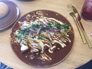 Deliciosas enmoladas! 😋 at Pali Pali del Valle in Mexico City