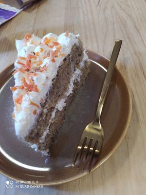 Pastel de zanahoria 😋 at Pali Pali del Valle in Mexico City