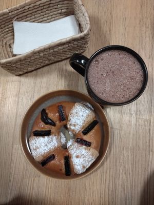 Rosca y chocolate at Pali Pali del Valle in Mexico City