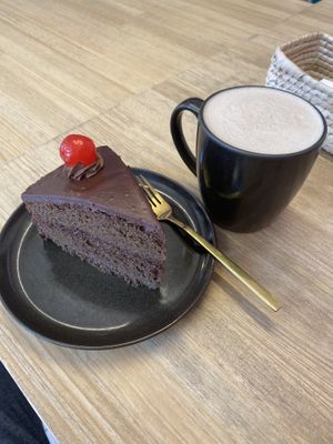 Pastel de chocolate con atole de pinole  at Pali Pali del Valle in Mexico City