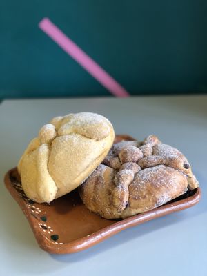Panes de muerto at Pali Pali del Valle in Mexico City