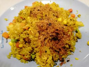 Delicious pineapple fried rice at e Veg 益素食 - NorthPoint           in North Singapore