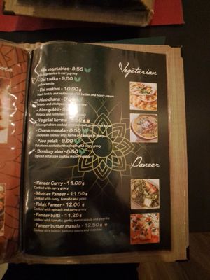 Vegan options are clearly marked at Mumbai in Sevilla