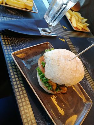 Veganer Burger at Peter Pane - Leuchtturm in Rostock