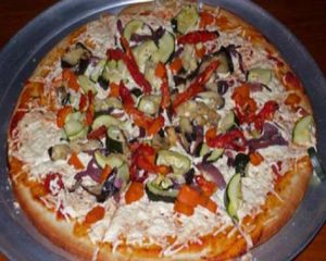 Vegetable pizza at Green Peas in Culver City