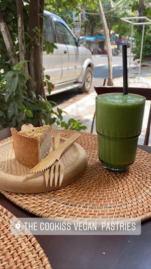 Peanut Butter Cheesecake and Green Smoothie at The Cookiss in Da Nang