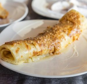 crêpas marroquíes con Praline marroquí de cacahuate y miel at Dar Yemma in Puebla