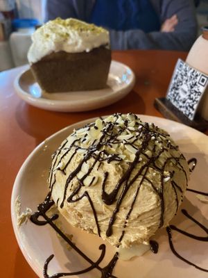 Los mejores panes  at Vegamo Deli in Mexico City