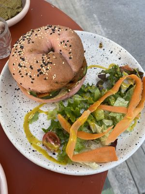 Bagel de salmon de zanahoria  at Vegamo Deli in Mexico City