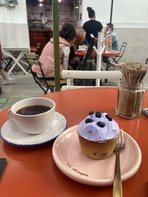 Blueberry muffin at Vegamo Deli in Mexico City