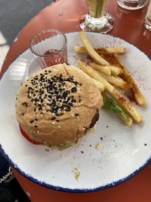 Hamburguesa de plátano macho  at Vegamo Deli in Mexico City