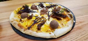 Three cheese pizza at Vegamo Deli in Mexico City