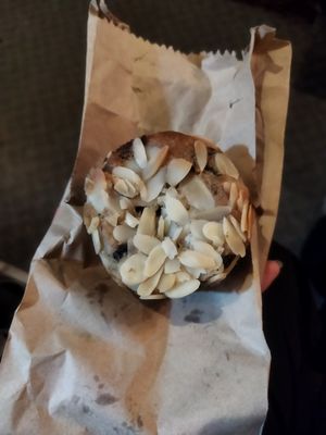 Muffin con arandanos y limón at Vegamo Deli in Mexico City