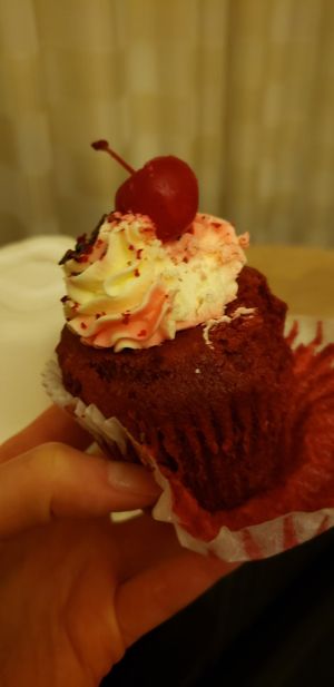 The Red Velvet Cupcake was amazing!!!! at Vegamo Deli in Mexico City