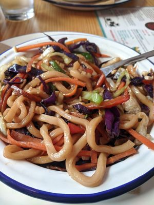 Udon con verduras y soja at Bella Kurva in Granada