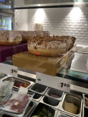 Un donut vegan au spéculoos 🌱  #Veganuary at Panos in Mons