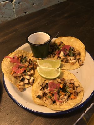 Tofu and mushroom tacos 🌮  at Monchito in Barcelona